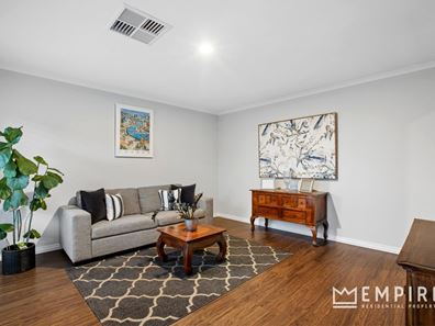 8 Katsura Gardens, Lake Coogee WA 6166