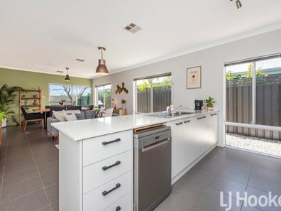 15 Jinatong Loop, Dawesville WA 6211