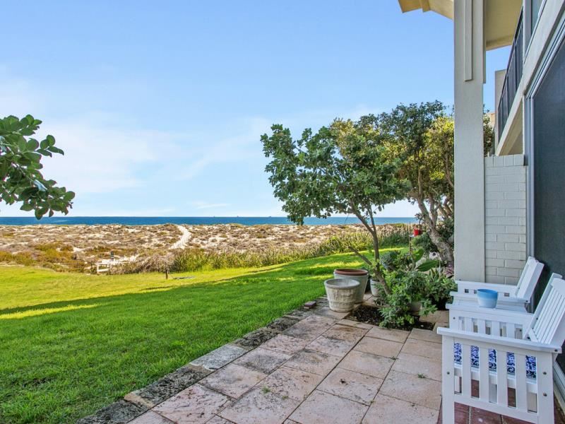8/287 West Coast Highway, Scarborough