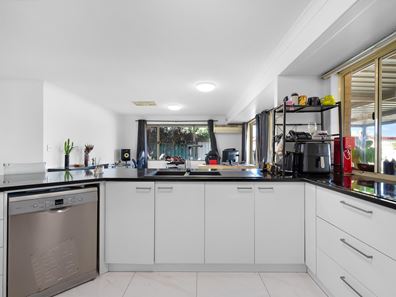 22 Michigan Heights, Success WA 6164