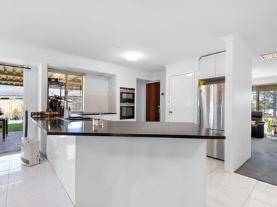 22 Michigan Heights, Success WA 6164