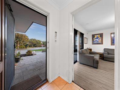 36 Noyes Place, Lake Coogee WA 6166