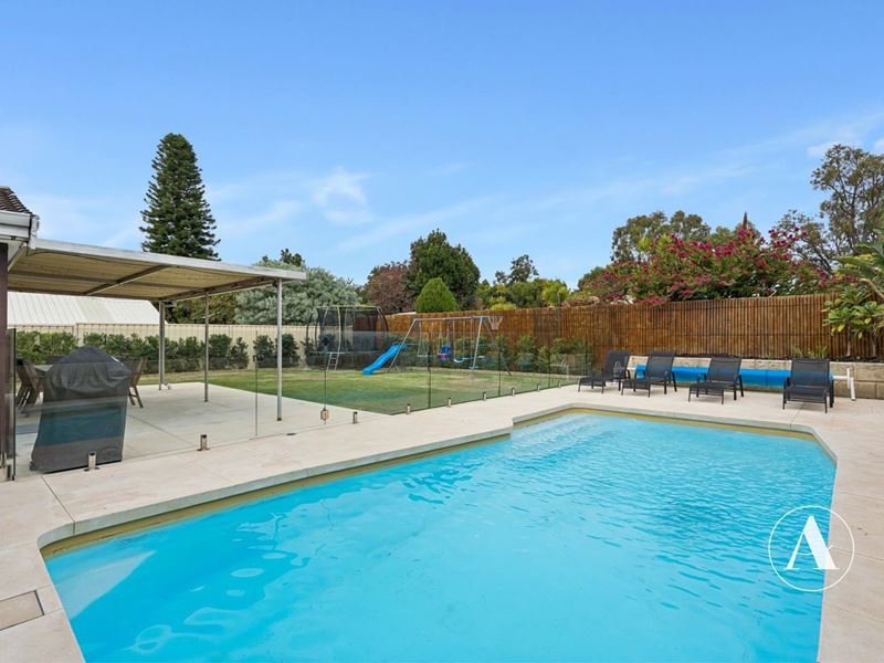 10 Explorer Drive, Thornlie WA 6108