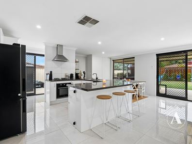 10 Explorer Drive, Thornlie WA 6108