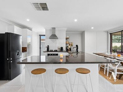 10 Explorer Drive, Thornlie WA 6108