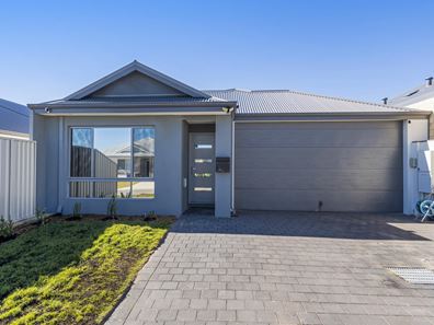 32 Middalya Road, Golden Bay WA 6174