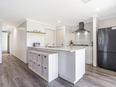 32 Middalya Road, Golden Bay WA 6174