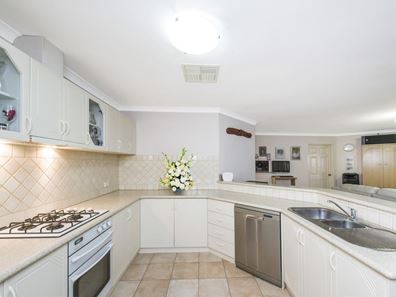 27 Swan Road, High Wycombe WA 6057
