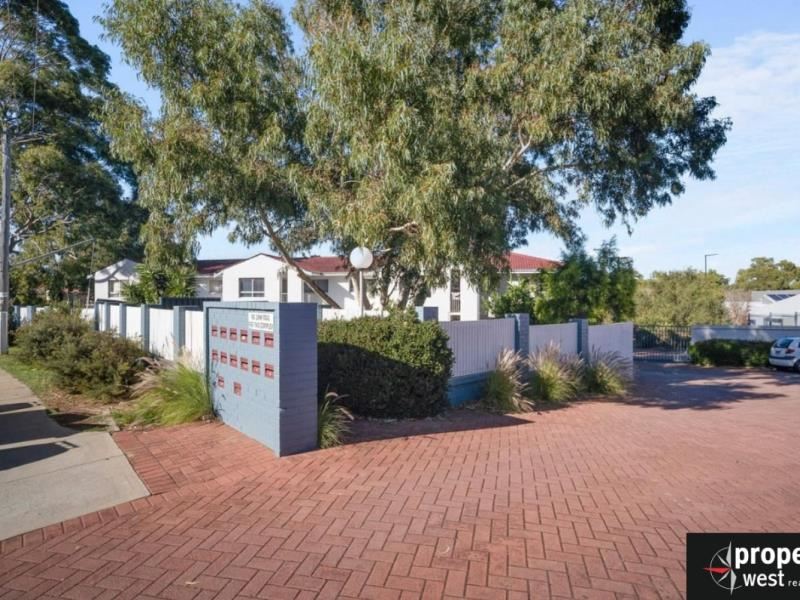 1/26 Salcott Way, Girrawheen WA 6064