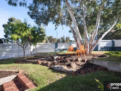 1/26 Salcott Way, Girrawheen WA 6064