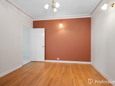 6 Siberia Close, Hannans WA 6430