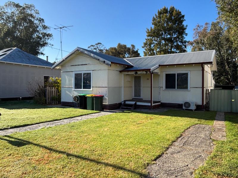 20 Gladstone Crescent, Collie WA 6225