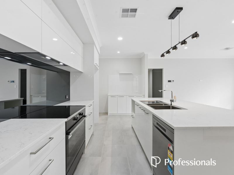 14 Waverton Crescent, Bushmead