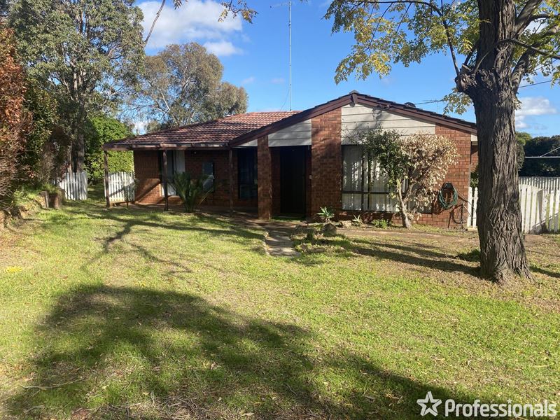 42 Stirling Close, Swan View WA 6056
