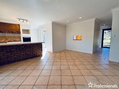 42 Stirling Close, Swan View WA 6056
