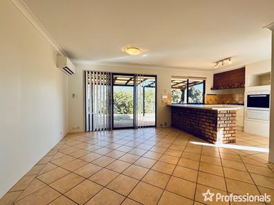 42 Stirling Close, Swan View WA 6056