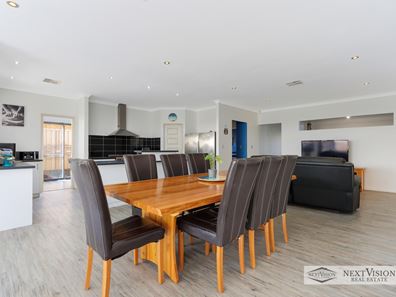 10 Neilson St, Hammond Park WA 6164