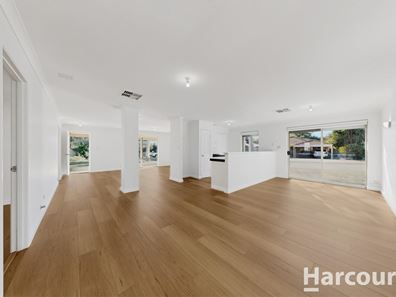 8 Eastleigh Loop, Currambine WA 6028
