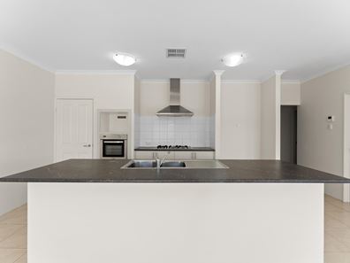 89 Lake Valley Drive, Lakelands WA 6180