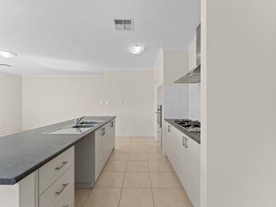 89 Lake Valley Drive, Lakelands WA 6180