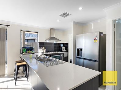 6 Mosley Street, Hilbert WA 6112