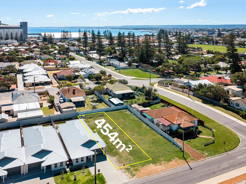 13 Dampier Street, Beachlands WA 6530