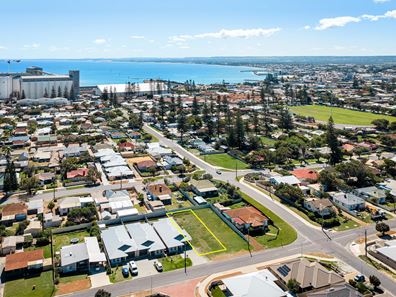 13 Dampier Street, Beachlands WA 6530