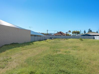 13 Dampier Street, Beachlands WA 6530