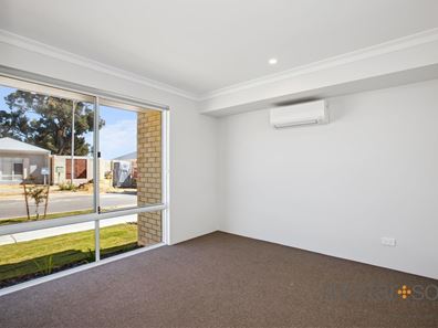 7 Fuji Way, Lakelands WA 6180