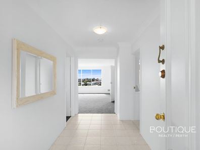 4b Cant Court, Hillarys WA 6025