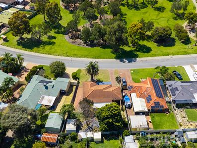 9 Silvertop Avenue, Halls Head WA 6210