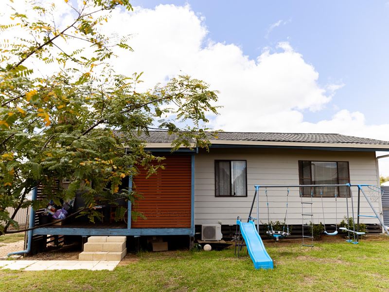 11 Morton Street, Merredin WA 6415