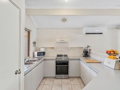 2/2 Oleander Place, Halls Head WA 6210