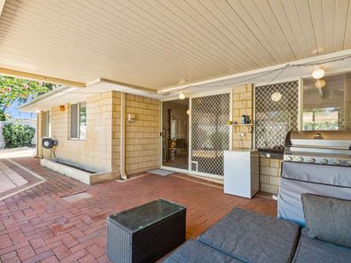 2/2 Oleander Place, Halls Head WA 6210