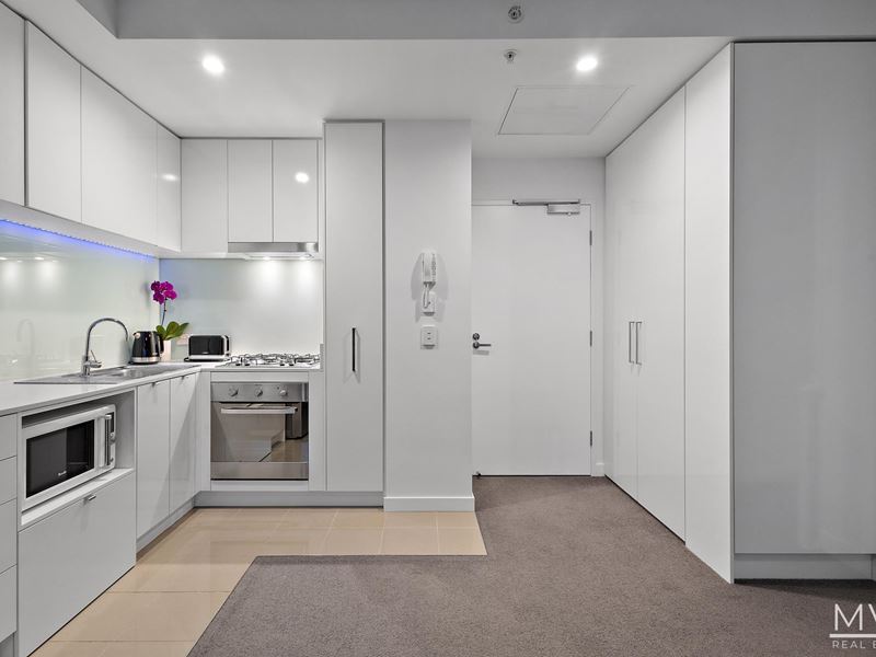 306/17 Malata Crescent, Success WA 6164