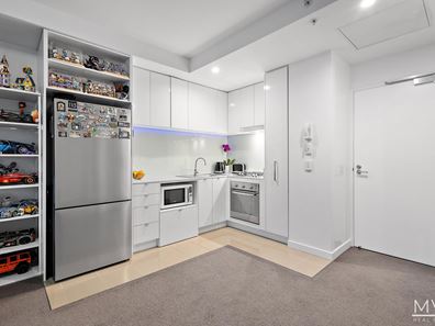 306/17 Malata Crescent, Success WA 6164