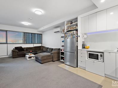 306/17 Malata Crescent, Success WA 6164