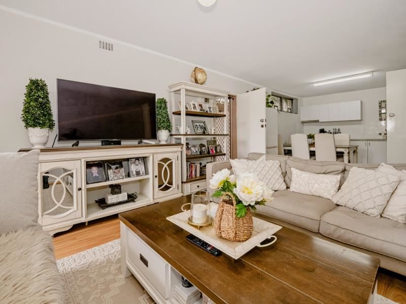 28/2 Pengilly Road, Orelia WA 6167