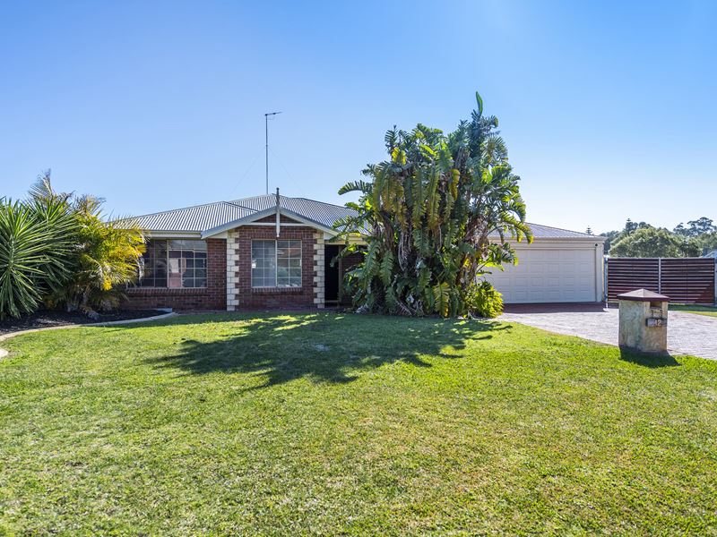 12 Summerlea Avenue, Meadow Springs