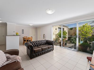 26/4 Jacana Pde, Ballajura WA 6066