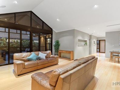 15 Wexcombe Way, Aveley WA 6069