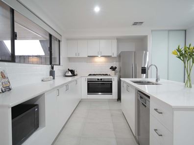 8 Waverley Place, Dianella WA 6059