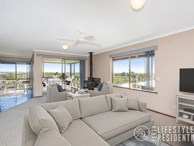 3/8 Collett Place, Guilderton WA 6041