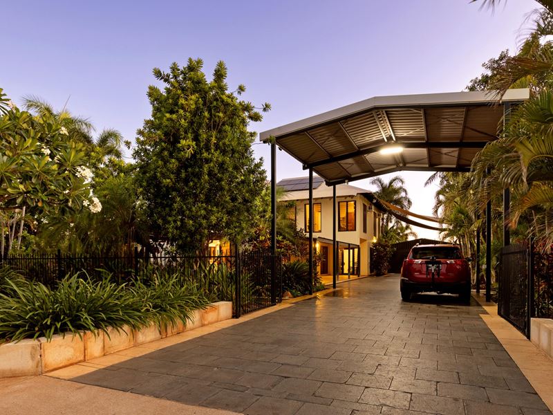 16 Piggott Way, Broome
