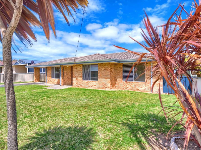 13 Katoomba Street, Orana WA 6330