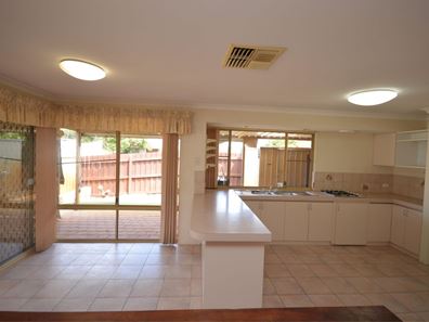 1 Malabor Mews, Halls Head WA 6210