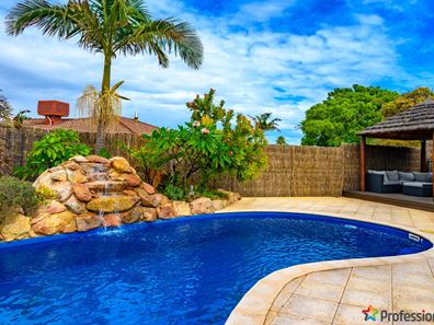 6 Silkwood Close, Halls Head WA 6210