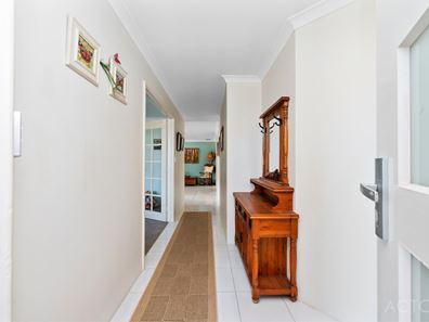 18 Senecio Way, Halls Head WA 6210