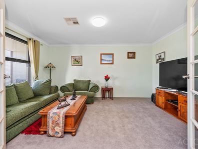 18 Senecio Way, Halls Head WA 6210