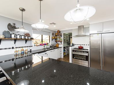 30 Achiever Avenue, Port Kennedy WA 6172